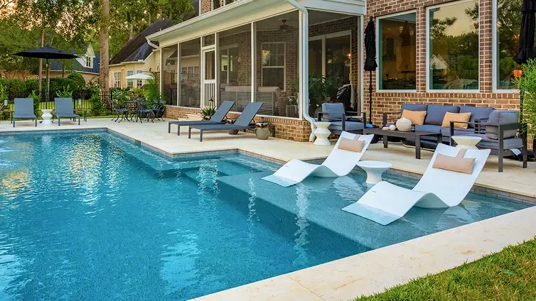 A picture of a gunite pool with in-pool seating